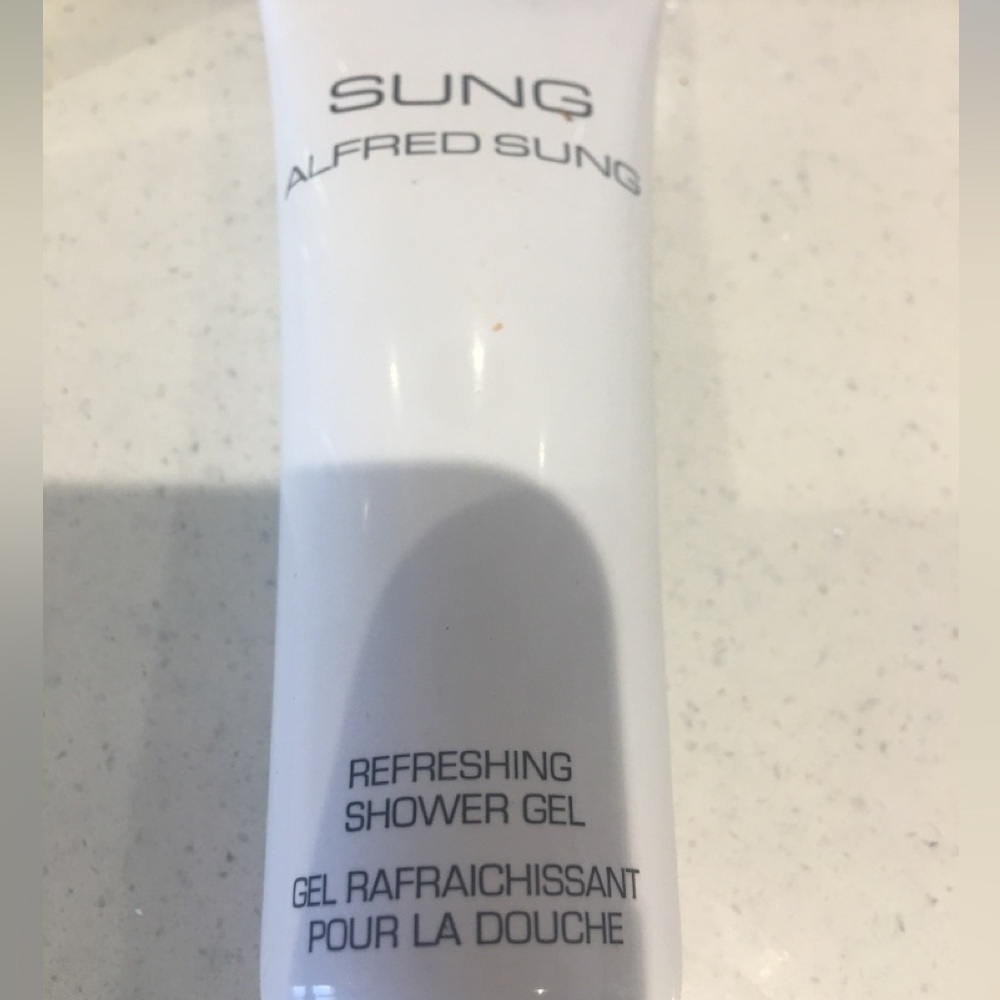 Two Alfred sung eau de toilette spray 100ml and shower gel 75ml - Picture 4 of 7